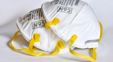 Lincoln Laboratory is testing uncertified N95s, KN95s, and respirator mask material to check the masks’ effectiveness in filtering particles and resisting seepage from blood spatter. 